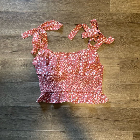 Cute ZAFUL summer floral pink and white tied shirt. Adjustable and stretchy - Picture 1 of 3